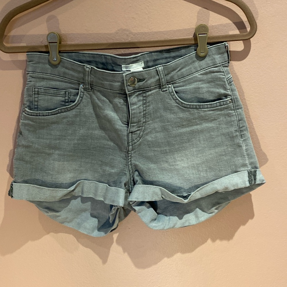 h&m grey high waisted stretch jean shorts size 4